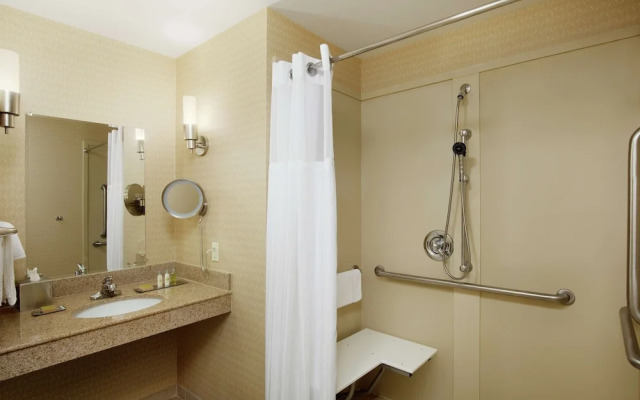 DoubleTree by Hilton Richmond Airport