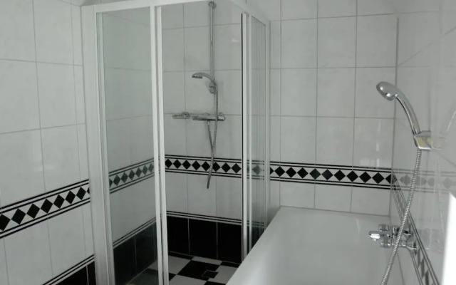 Spacious Holiday Home With Wifi, 20 km From Assen