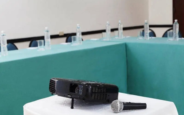 Hotel NH Lázaro Cárdenas