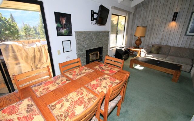 Discovery 4 Condominiums