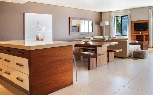 Marine Square Luxury Holiday Suites - Apartments
