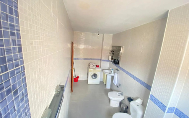 AMPLIO y CÉNTRICO APARTAMENTO CON APARCAMIENTO GRATUITO ALREDEDOR