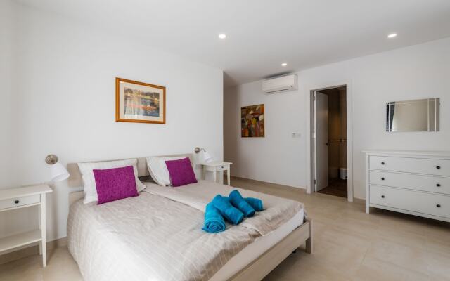 Yellow Pearl Apartments