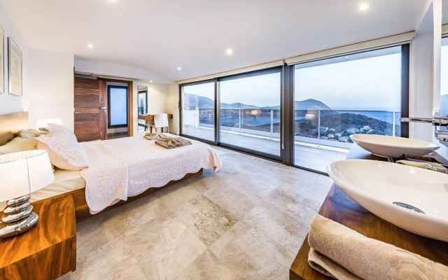 Villa Ausoleil by Akdenizvillam