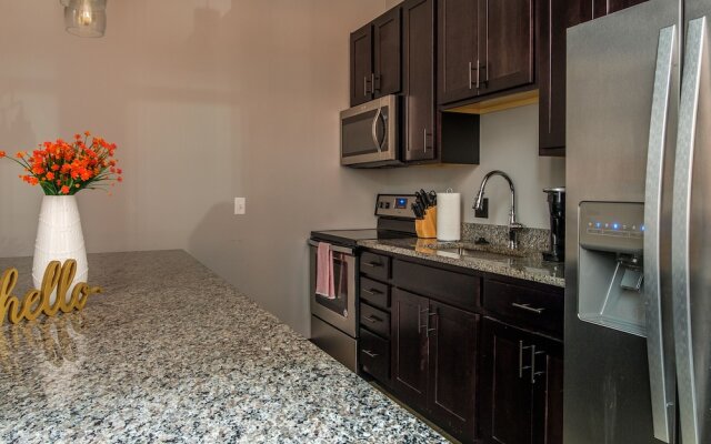 Strip District Apts with Wifi by Frontdesk
