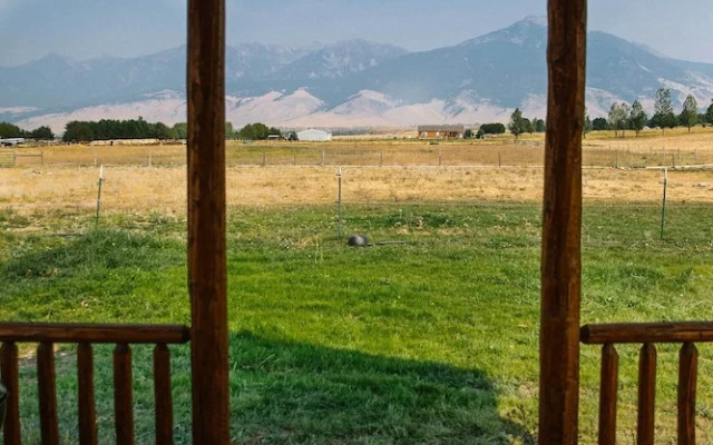 Paradise Valley Cabin by Chico & Yellowstone Park!