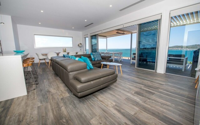Bluewater Splendour - the Ultimate Beach Home