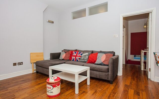 1 Bedroom Apartment in Heart of Shepherd's Bush Accommodates 4