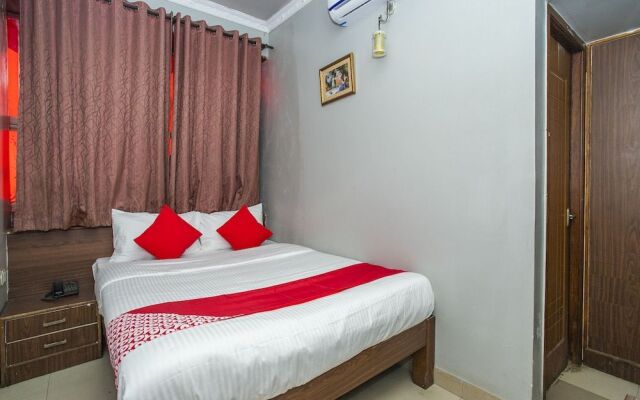 OYO Flagship 18338 White Fort