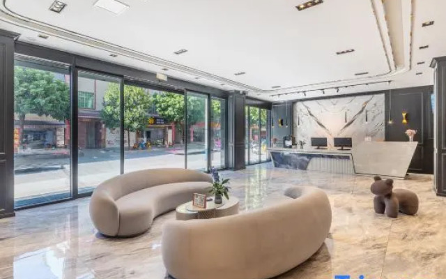 Ruili Elong R.YUN Hotel (Ruili Tourism Pedestrian Street)