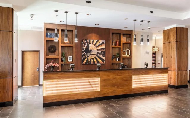 Drury Plaza Hotel Dallas Arlington
