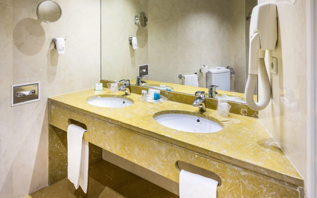 Holiday Inn Lisbon by IHG