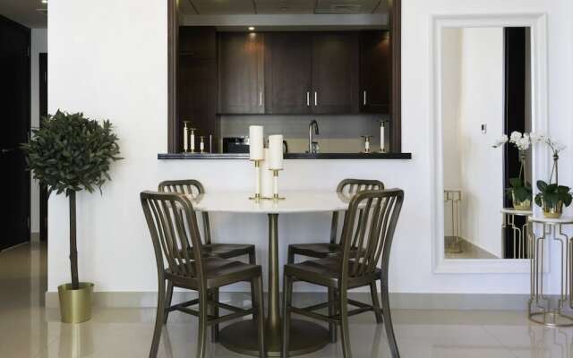 Incredible Apartment With Balcony - Fits 4