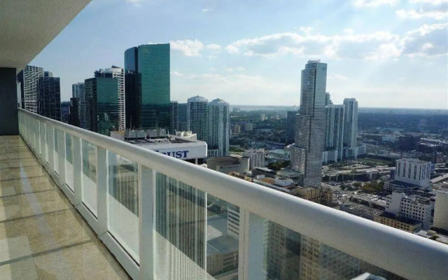 Luxury Apartments at 50 Biscayne