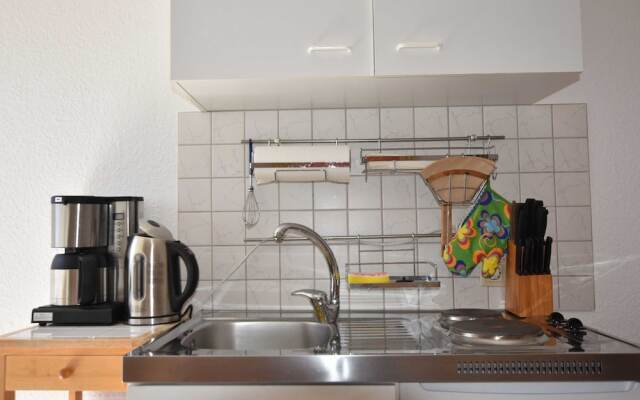 Quaint Bungalow in Stove near the Beach