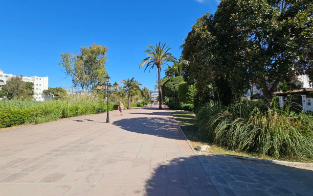 Puerto Banus 2linea playa con piscina y parking privado