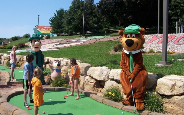 Yogi Bear's Jellystone Park Camp-Resort Wisconsin Dells