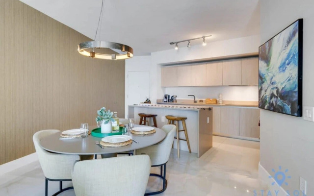 Oceanfront Luxury Condo 1BR Balcony, Hollywood