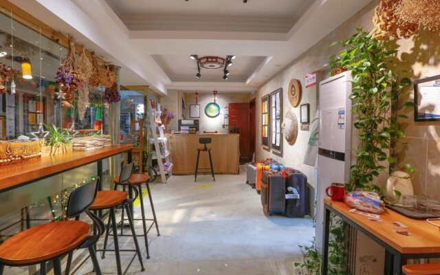 Bajie Youth Hostel(Tianmenshan Train Station)