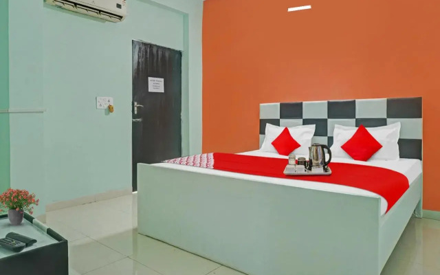 Oyo 703347 Ab Hotel