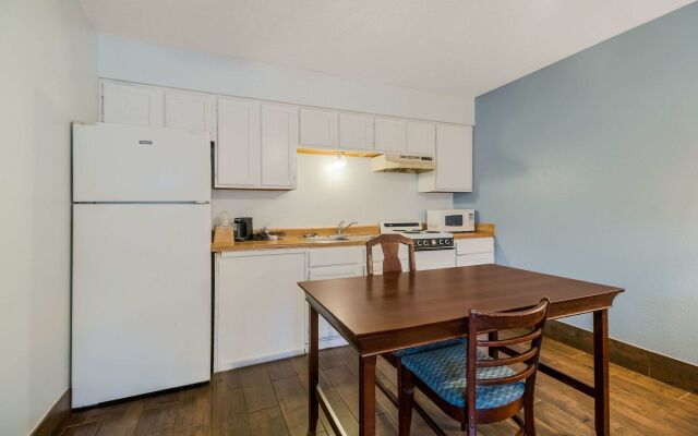 Econo Lodge Inn & Suites Fulton - Rockport
