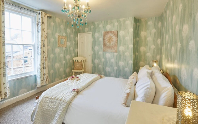 Central Retreat in Scarborough