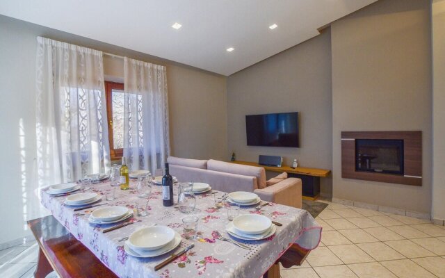 Nice Home in Arcidosso With Wifi and 5 Bedrooms