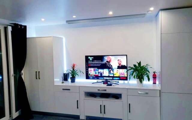 Studio in Poissy, With Wifi