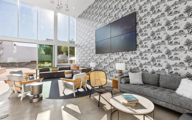 One Lux Stay at G8