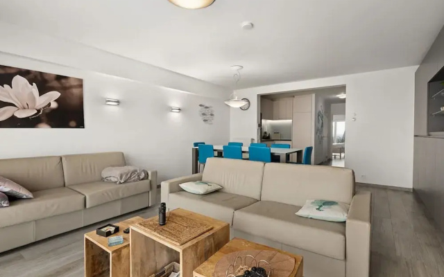 Apartment With Views and Terrace