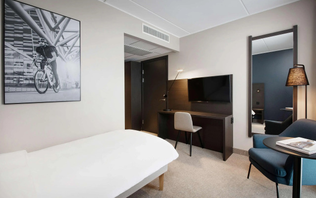 Park Inn by Radisson Oslo Airport Hotel West