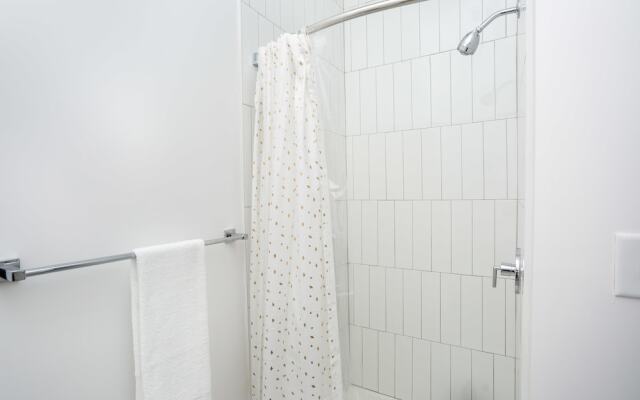 Luxury Apt Near Convcenter, Stadiums, & Harbor