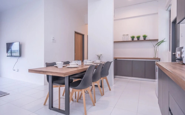 Oyo Home 89575 Elegant 3br Imperio Professional Suite