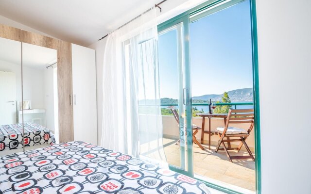Amazing Home in Kneze With Wifi and 4 Bedrooms