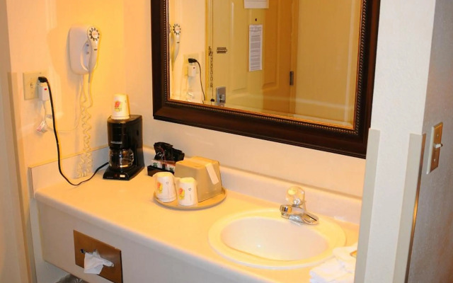 Super 8 By Wyndham Lamar