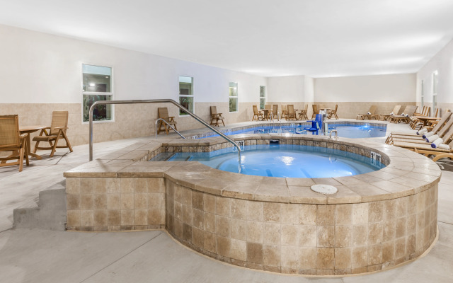 Holiday Inn Hotel Stes North by IHG