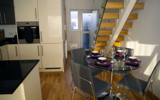 Ramsey Lodge 2-Bedroom Flat