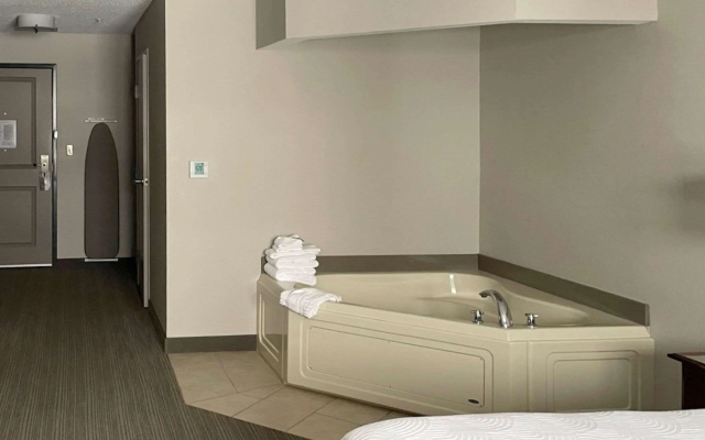 Country Inn & Suites by Radisson, Houghton, MI