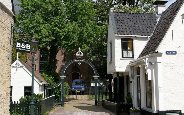 Nice Holiday Home on the Water in Grou