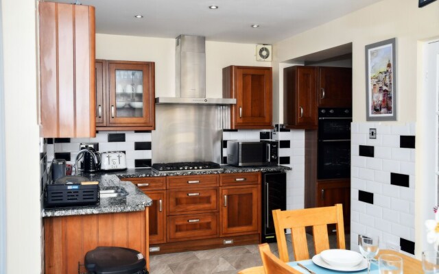 stylish 6 bed home