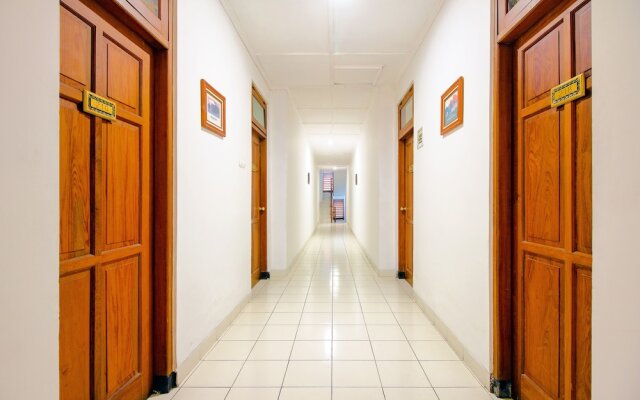 Oyo 1602 Trim Tiga Hotel