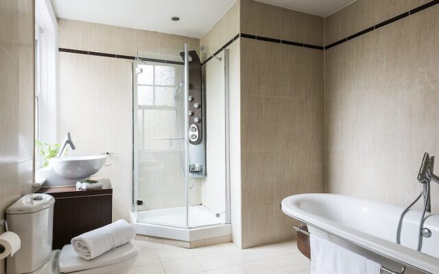 Beautiful, Grand House - Modern Art-Filled Interior