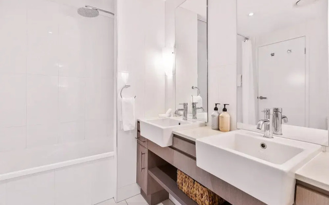 Lux Apartment Cairns - 9 Pools BBQ Gym