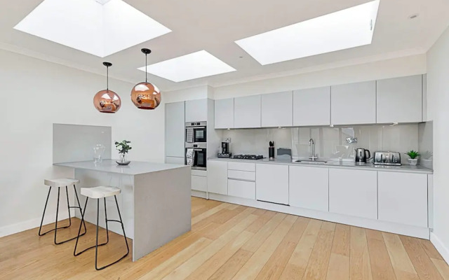 Penthouse Apartment In Brentford