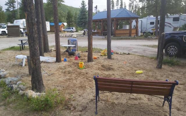 Blue River Cabins & Campgrounds