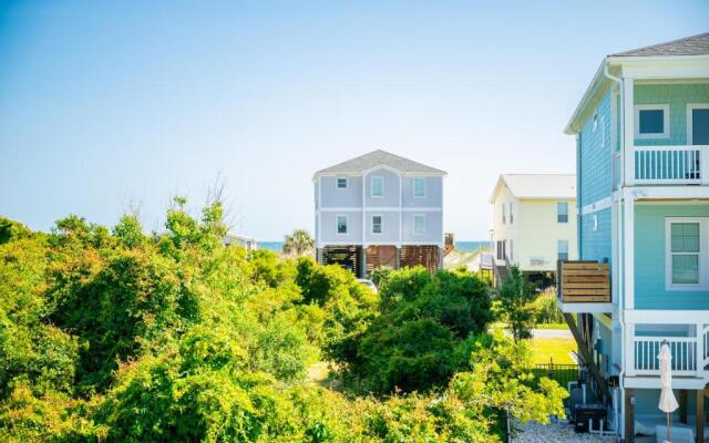 The Hideaway by Oak Island Accommodations