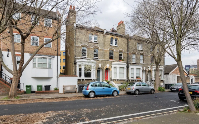 Vauxhall Oasis - 3 Bed House by BaseToGo