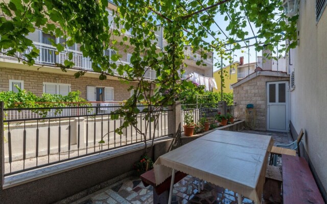 Stunning Apartment in Stobrec With Wifi