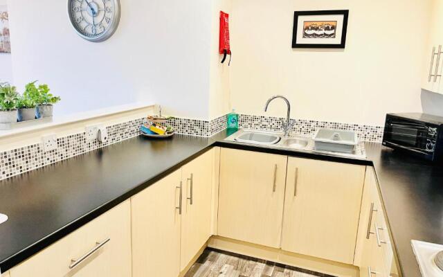 Ilkley Apartment with Parking