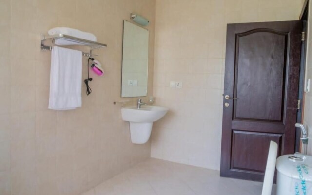 River Breeze Hotel